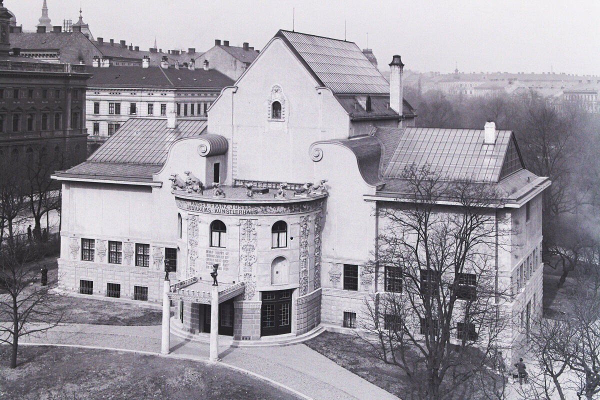 110 let kolem Domu umění